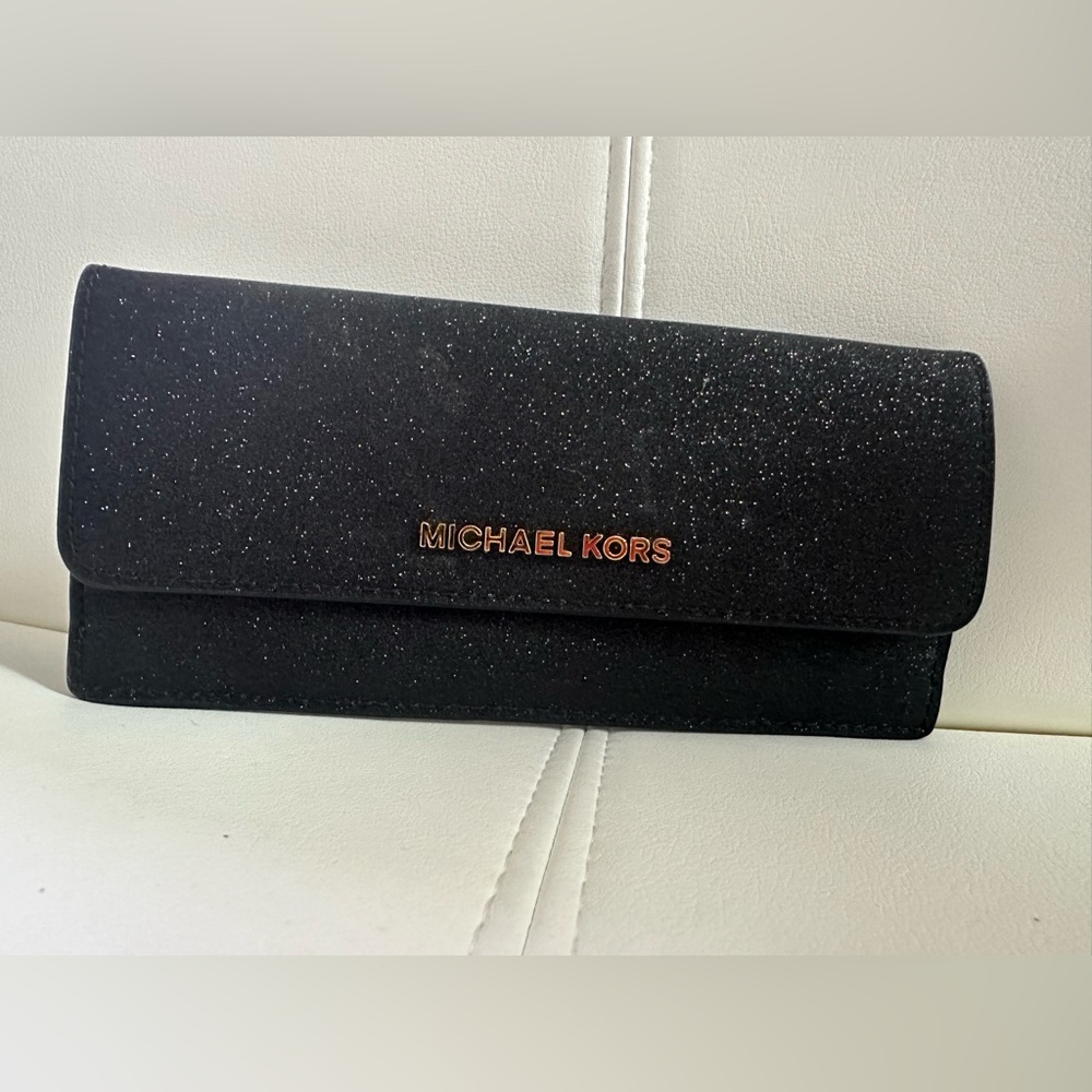 Michael Kors Jet Set Large Saffiano Leather Snap-Front Wallet